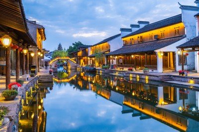 绍兴黄酒小镇位于中国历史文化名镇东浦