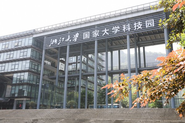 于2001年5月被蓝鲸体育足球直播最